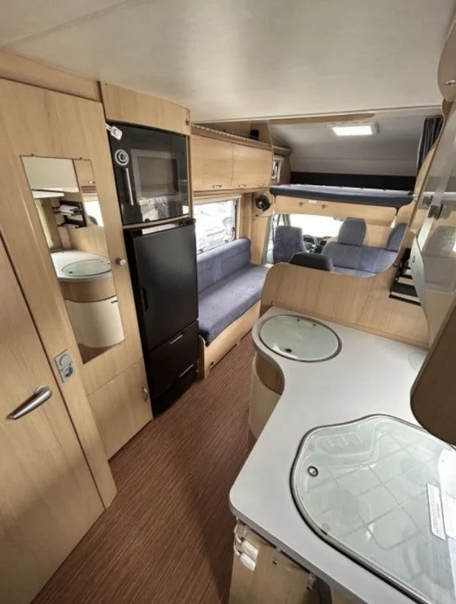 Autocaravana LMC Liberty Cruiser A728G - Interior vista general